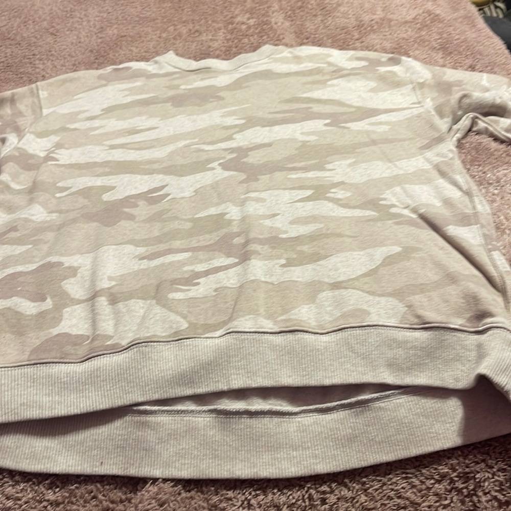 American eagle camo sweatshirt